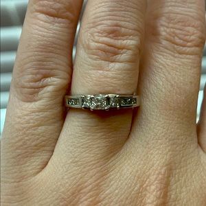 Beautiful and elegant 0.50 carat, 14k white gold diamond ring!